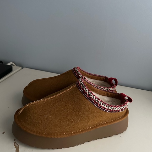 Brown Loafer/Slippers - Picture 1 of 3